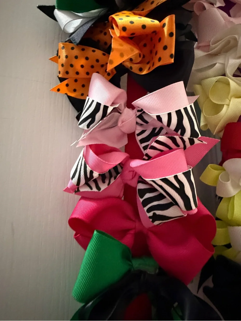 170 + Assorted Kids Multi-Color Hair Bow - and Clips different sizes / colors